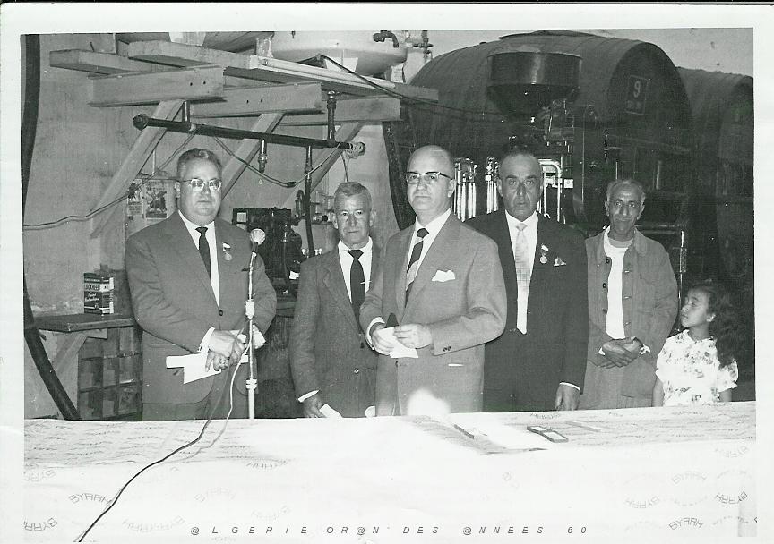ORAN USINE D ECKMUHL REMISE DE LA MEDAILLE DU TRAVAIL.jpg